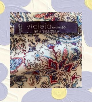 Blusa estampada blanca y morada