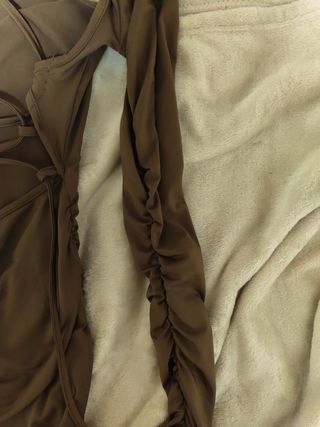 Vestido marrón ajustado 