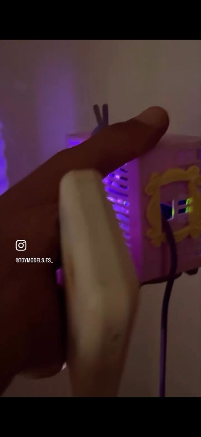 Mini TV retro Friends morada-amarilla