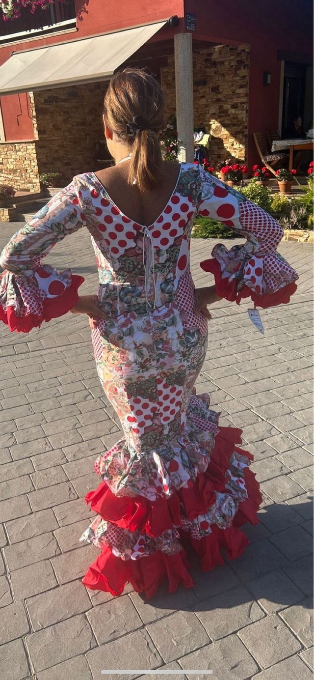 Vestido Sevillana rojo y blanco
