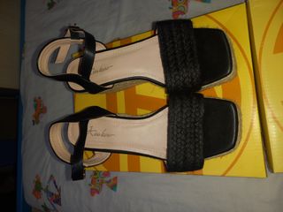 Sandalias negras