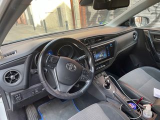 Vendo Toyota Auris Hybrid Advance Tour Sport