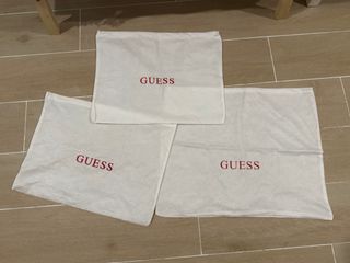 3 Bolsas Guardapolvo Guess Blancas