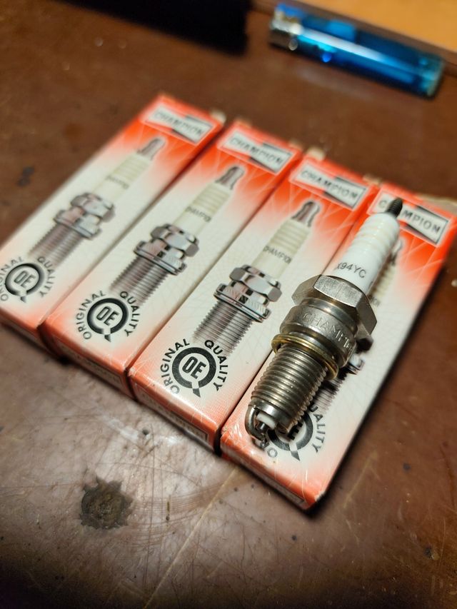 4 Bujías Champion RAX94YC nuevas 4 bujías NGK