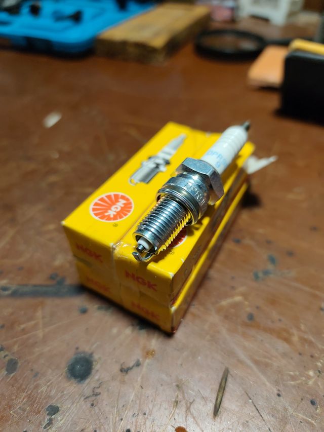 4 Bujías Champion RAX94YC nuevas 4 bujías NGK