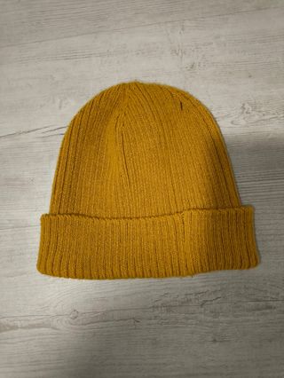 Gorro amarillo Primark