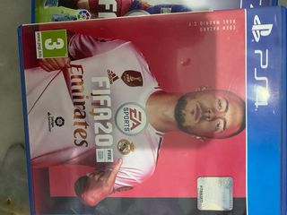 4 Fifas.
15€ El pack de todos los FIFAS.