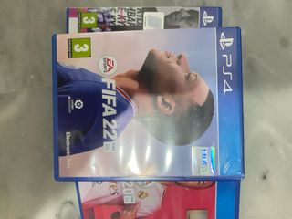 4 Fifas.
15€ El pack de todos los FIFAS.