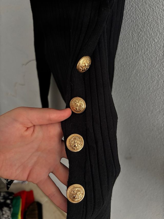 Vestido Negro Ajustado - Botones Dorado