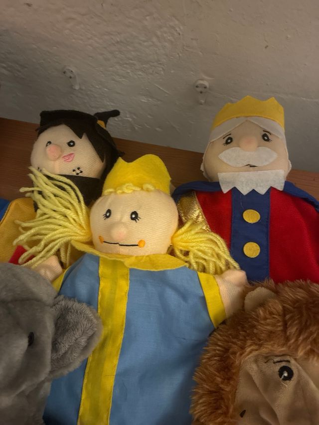 5 Marionetas de dedo: Rey, Reina, etc.