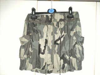 Falda estilo militar 