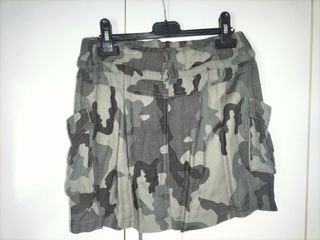 Falda estilo militar 