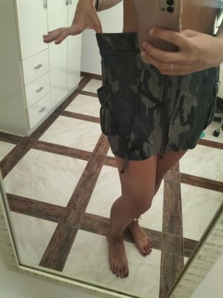 Falda estilo militar 
