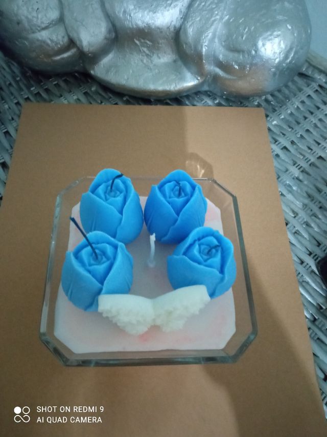 Vela decorativa rosas azules y mariposas