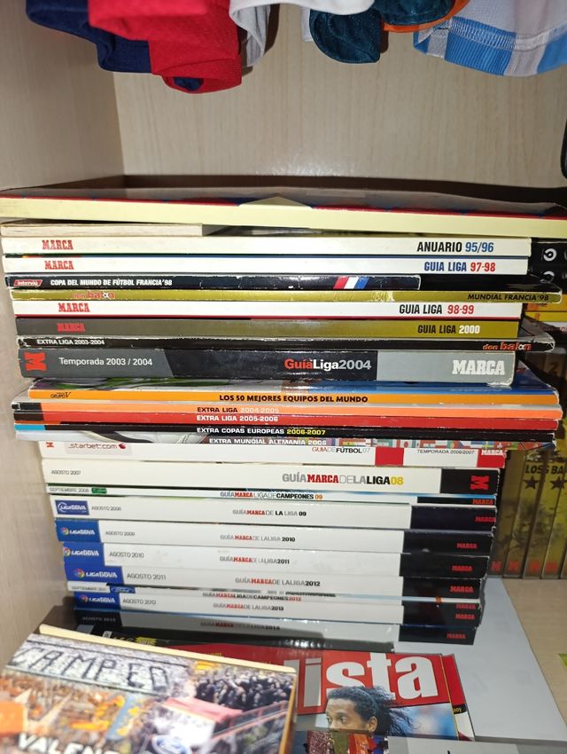 ( 50€ el lote) Guías Marca Liga Fútbol