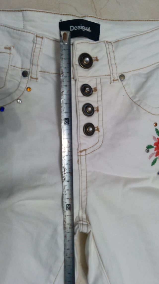 Bermuda Desigual blanca