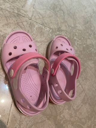 Sandalias CROCS niña rosa, talla 25/26