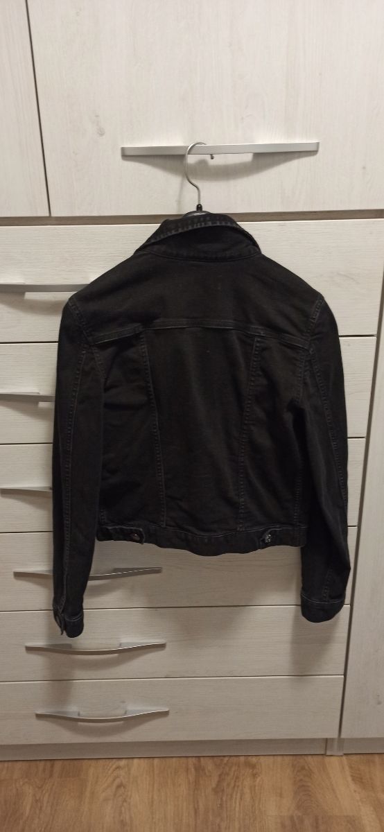Cazadora vaquera negra