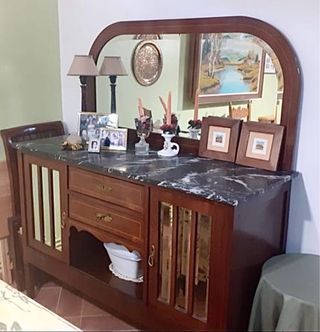 Aparador antiguo de mármol y madera