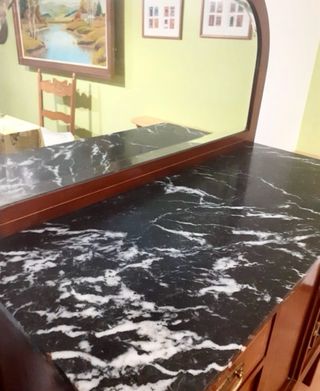 Aparador antiguo de mármol y madera