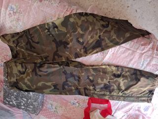 Ropa de caza, 2 pantalones y una chaqueta 