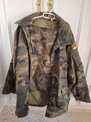 Ropa de caza, 2 pantalones y una chaqueta 