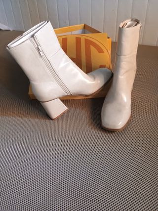 Botas blancas mujer tacón bajo