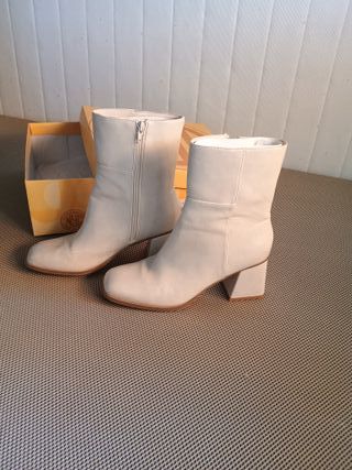 Botas blancas mujer tacón bajo