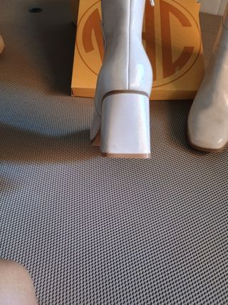 Botas blancas mujer tacón bajo