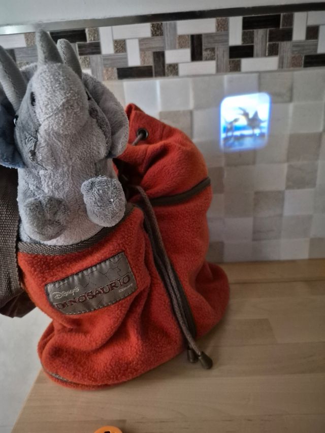 Mochila con Dinosaurio y Linterna