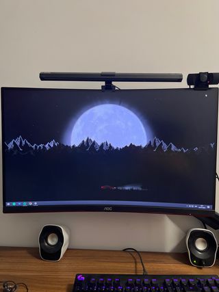 Monitores 27" AOC y Acer con soporte