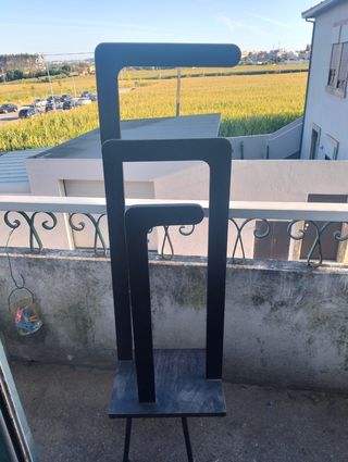 Cabide Pé Design Moderno - Preto