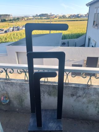 Cabide Pé Design Moderno - Preto