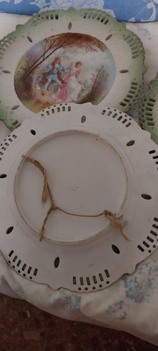 3 piatti decorativi in porcellana