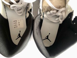 Air Jordan 1 Retro High - Blancas y Negras - 45 EU