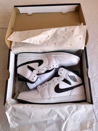 Air Jordan 1 Retro High - Blancas y Negras - 45 EU