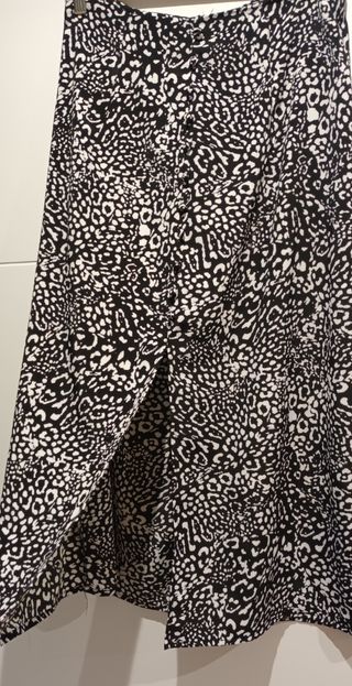 Falda midi
