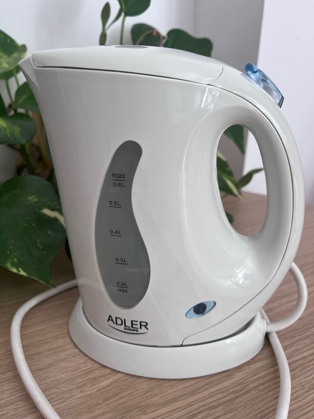 Hervidor agua ADLER 0.6L