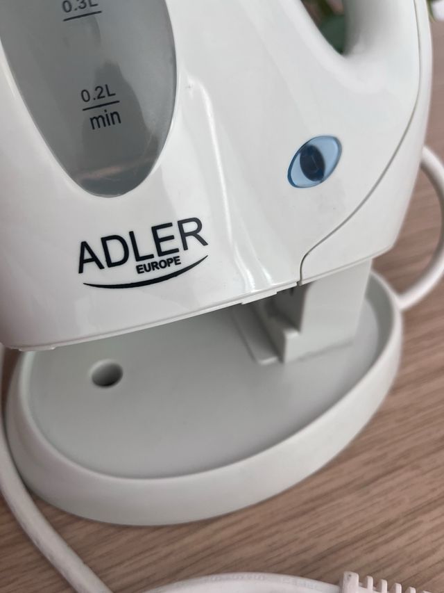 Hervidor agua ADLER 0.6L