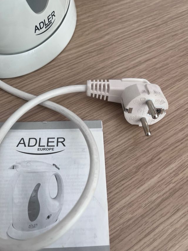 Hervidor agua ADLER 0.6L