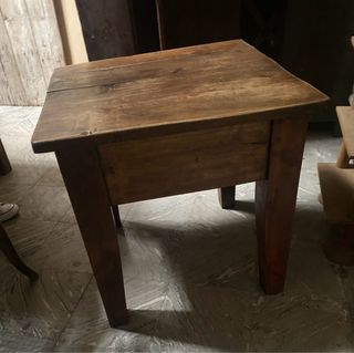 Mesa auxiliar rinconera de madera 