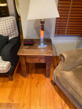Mesa auxiliar rinconera de madera 