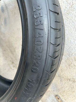 Neumáticos  255/40/20
