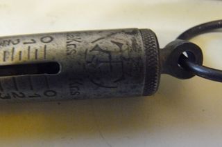 2 Dinamómetros antiguos: bronce y hierro