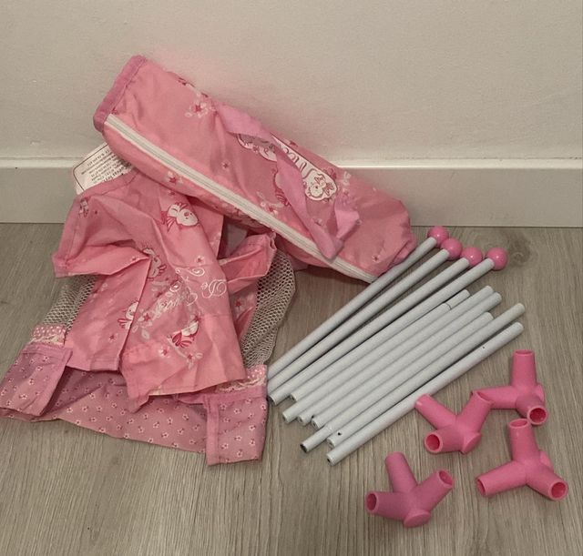 Cuna de viaje de juguete.