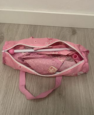 Cuna de viaje de juguete.