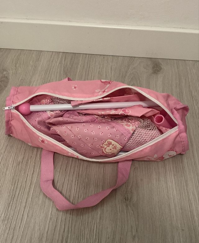 Cuna de viaje de juguete.