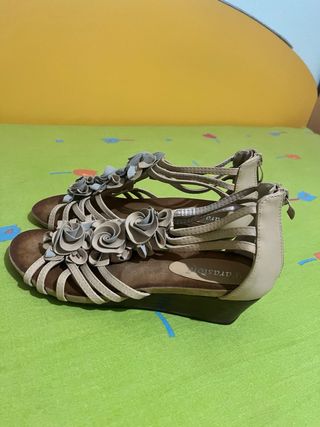 Sandalias beige mujer