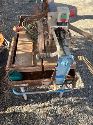 Máquina cortar piedra usada