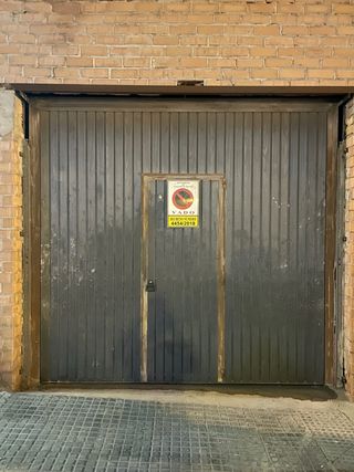 Portón garaje almacen de muelles